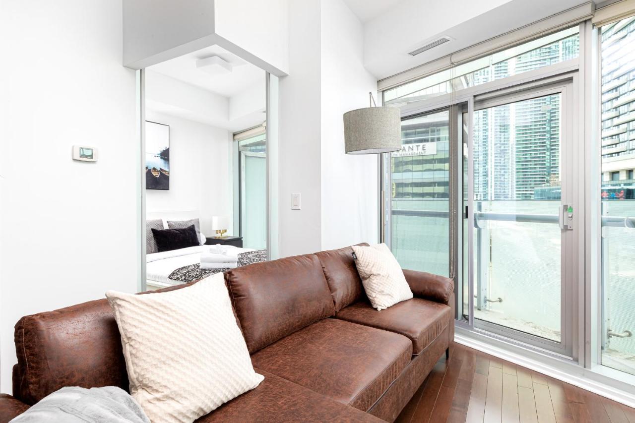 Downtown Toronto Condo Mins From Scotiabank Arena, Tiff, Cn Tower, Union, Mtcc Exterior foto